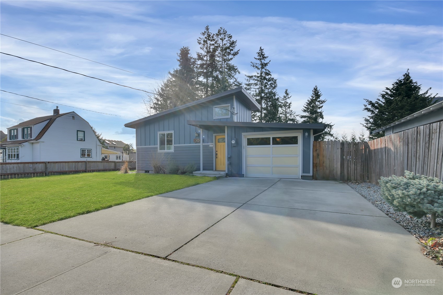 5210 Parker Road East Sumner, WA 98390 - Photo 25 of 25 a front view of a house with garden