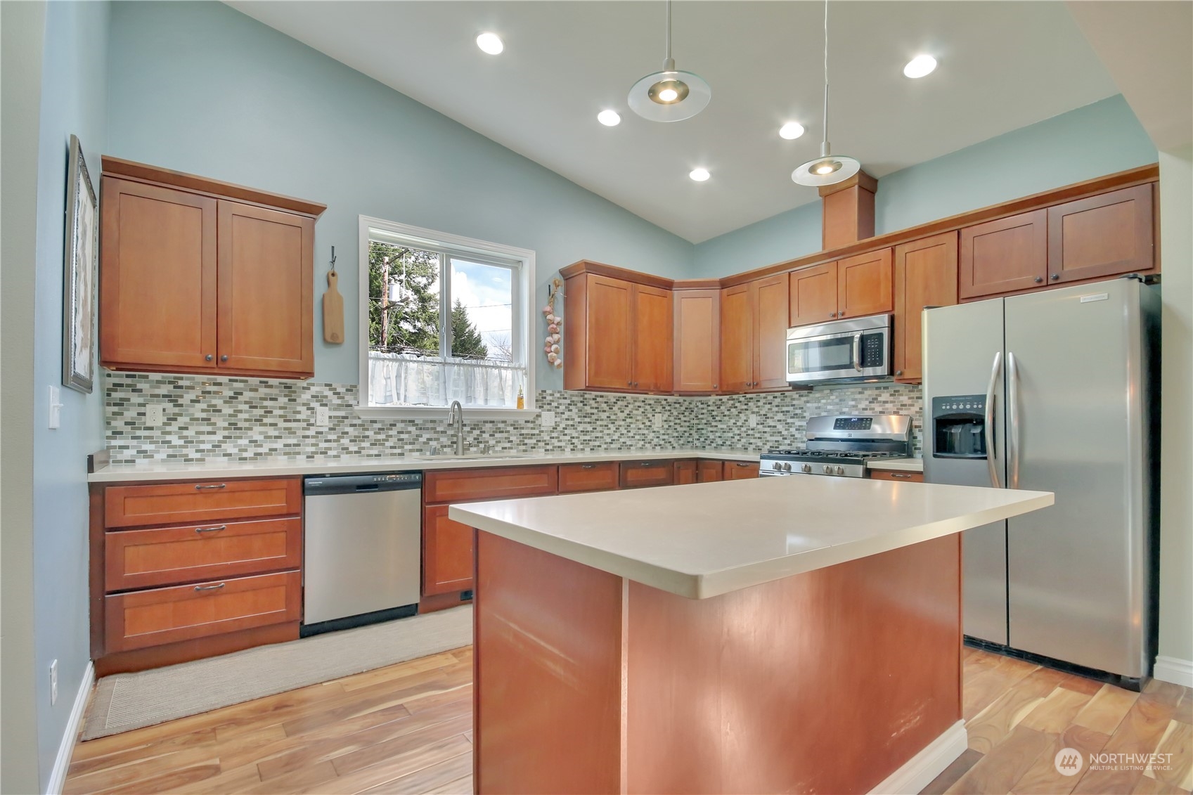 5210 Parker Road East Sumner, WA 98390 - Photo 6 of 25 a kitchen with stainless steel appliances granite countertop a sink stove and refrigerator