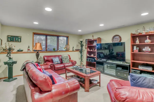 $525,000 | 2709 30th Avenue South, Fargo, ND 58103