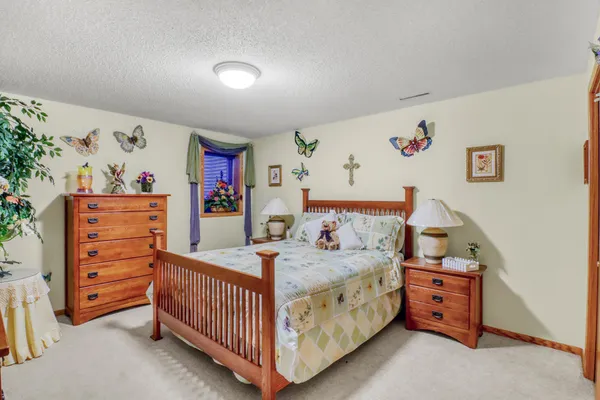 $525,000 | 2709 30th Avenue South, Fargo, ND 58103