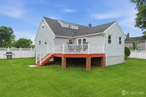 $650,000 | 24 Deerwood Avenue, Edison, NJ 08817