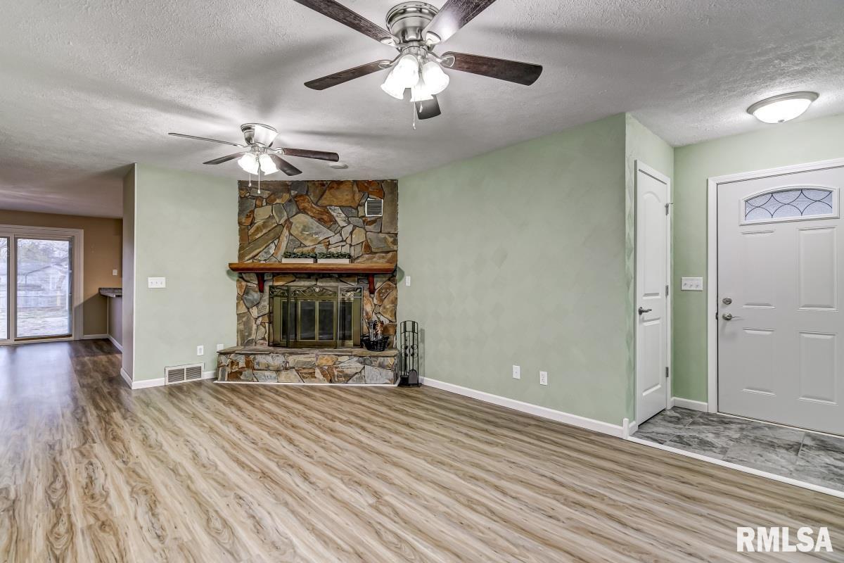 229 Hawkeye Way Springfield, IL 62707 - Photo 4 of 34