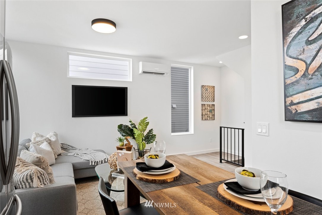 130 West Florentia Street, Unit A Seattle, WA 98119 - Photo 11 of 24