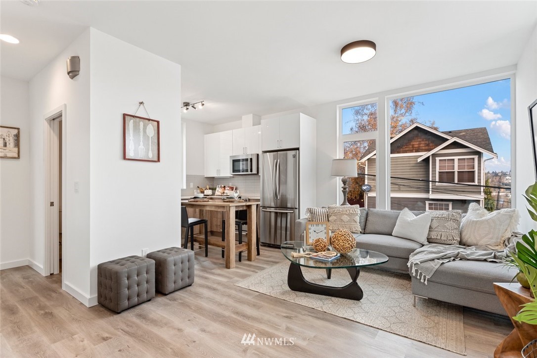 130 West Florentia Street, Unit A Seattle, WA 98119 - Photo 12 of 24
