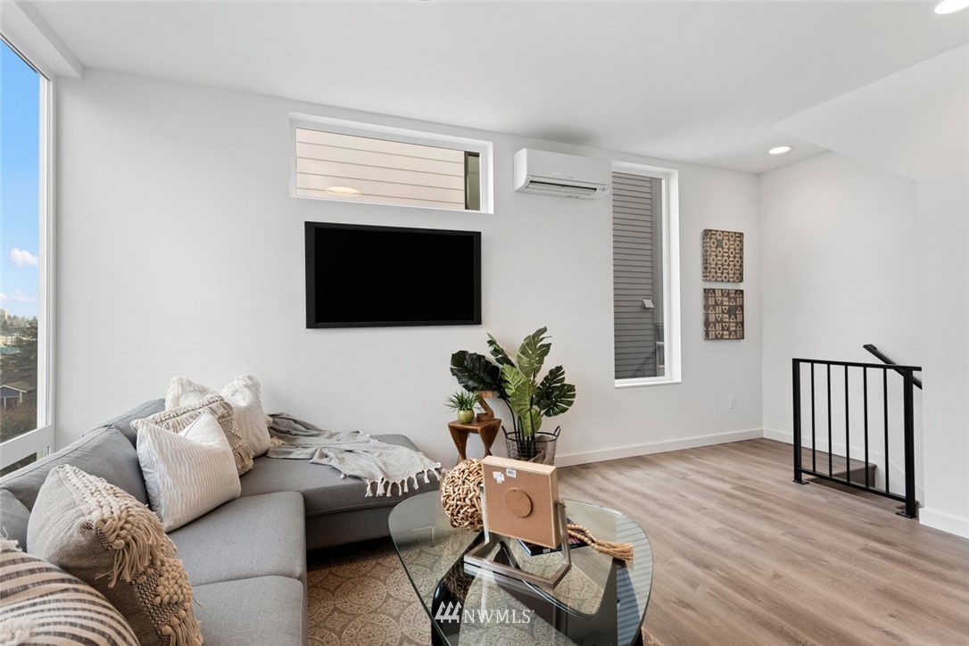 130 West Florentia Street, Unit A Seattle, WA 98119 - Photo 14 of 24