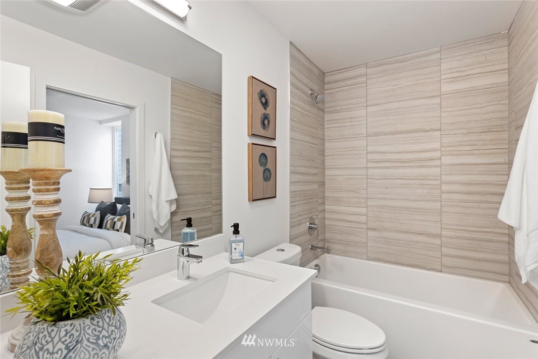 130 West Florentia Street, Unit A Seattle, WA 98119 - Photo 4 of 24
