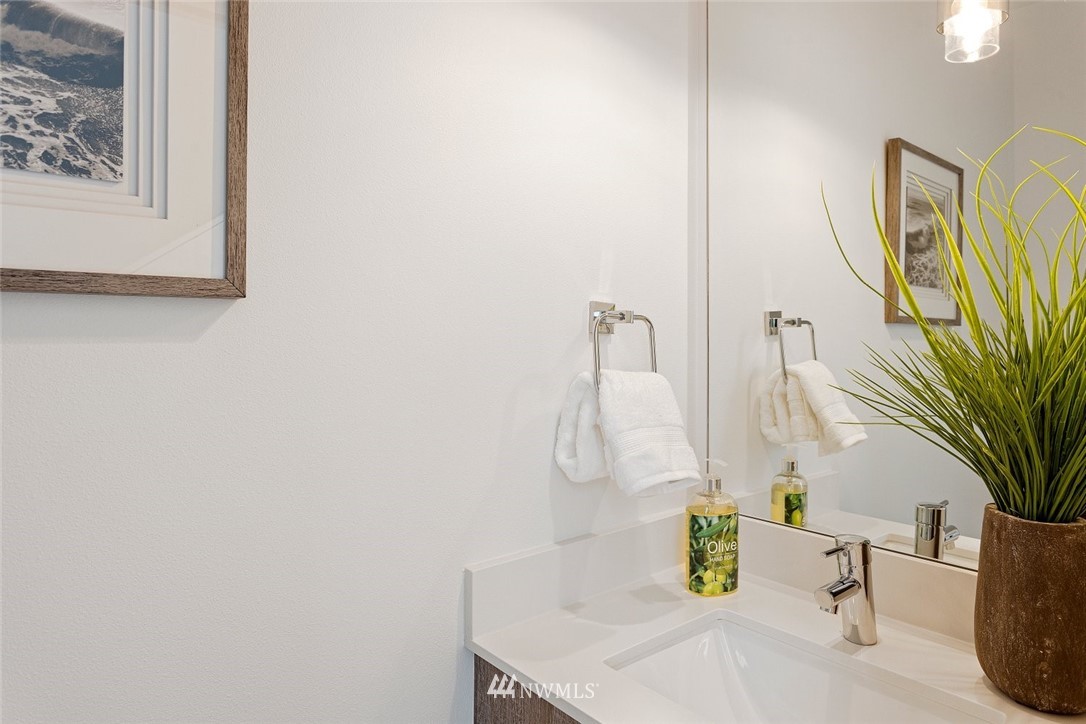 130 West Florentia Street, Unit A Seattle, WA 98119 - Photo 7 of 24