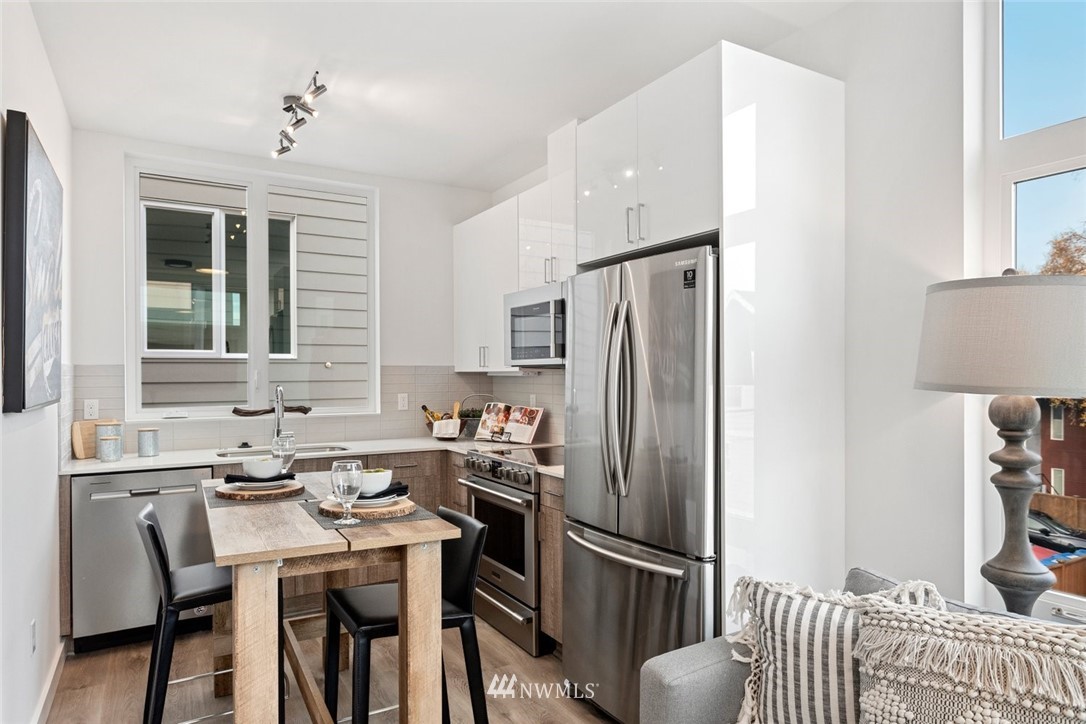 130 West Florentia Street, Unit A Seattle, WA 98119 - Photo 9 of 24