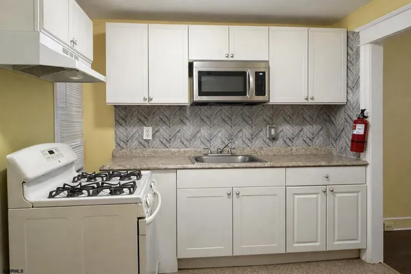 $1,950 | 1916 Magellan Avenue, Unit 2, Atlantic City, NJ 08401