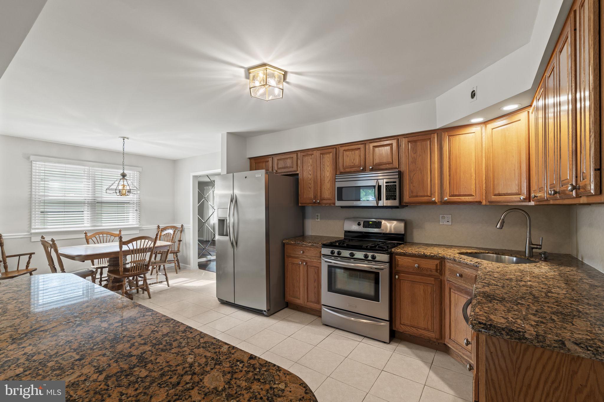 621 South Forklanding Road Maple Shade, NJ 08052 - Photo 8 of 45