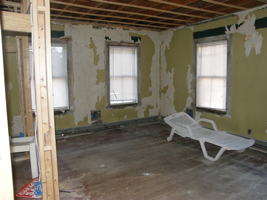 18 Whitcomb Street Webster, MA 01570 - Photo 9 of 10 Gallery Image 9