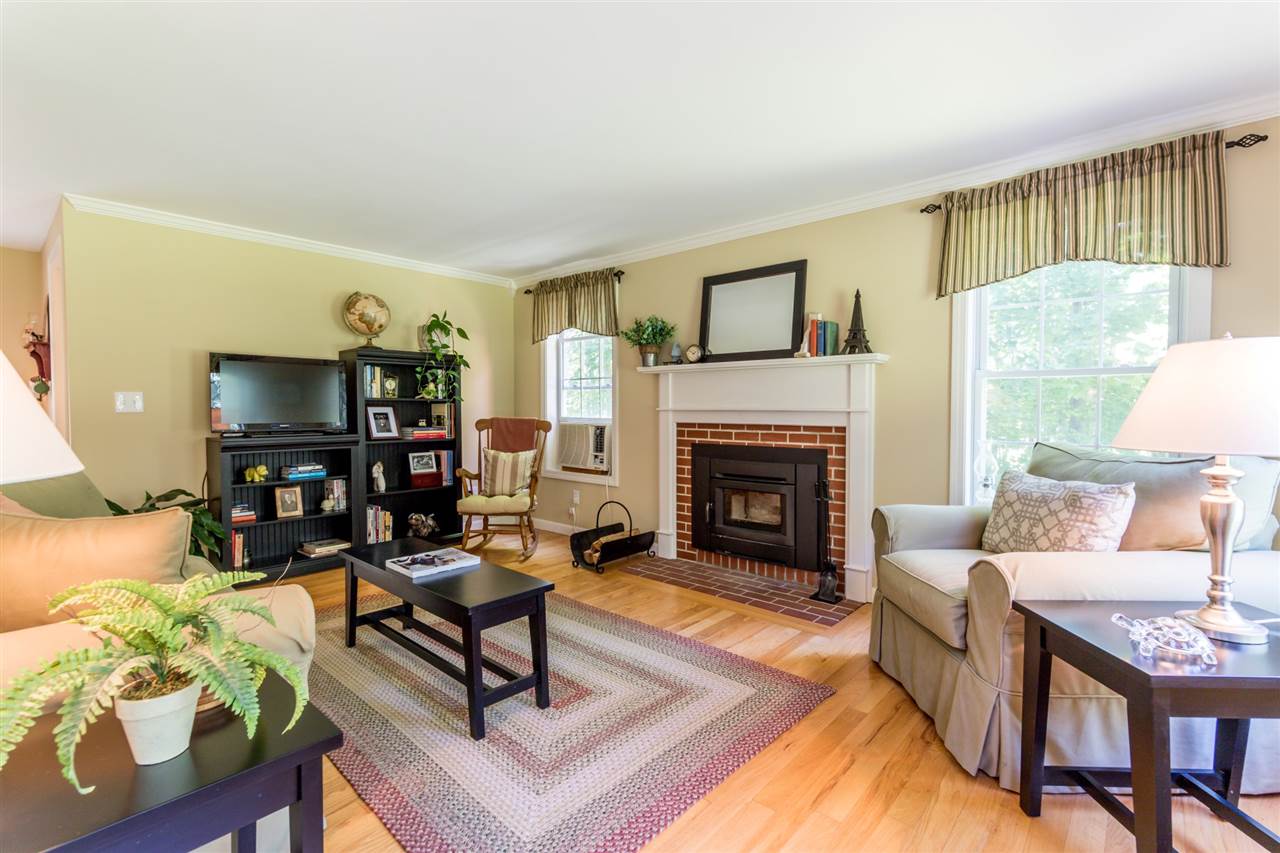 157 Ash Swamp Road Newmarket, NH 03857 - Photo 3 of 37