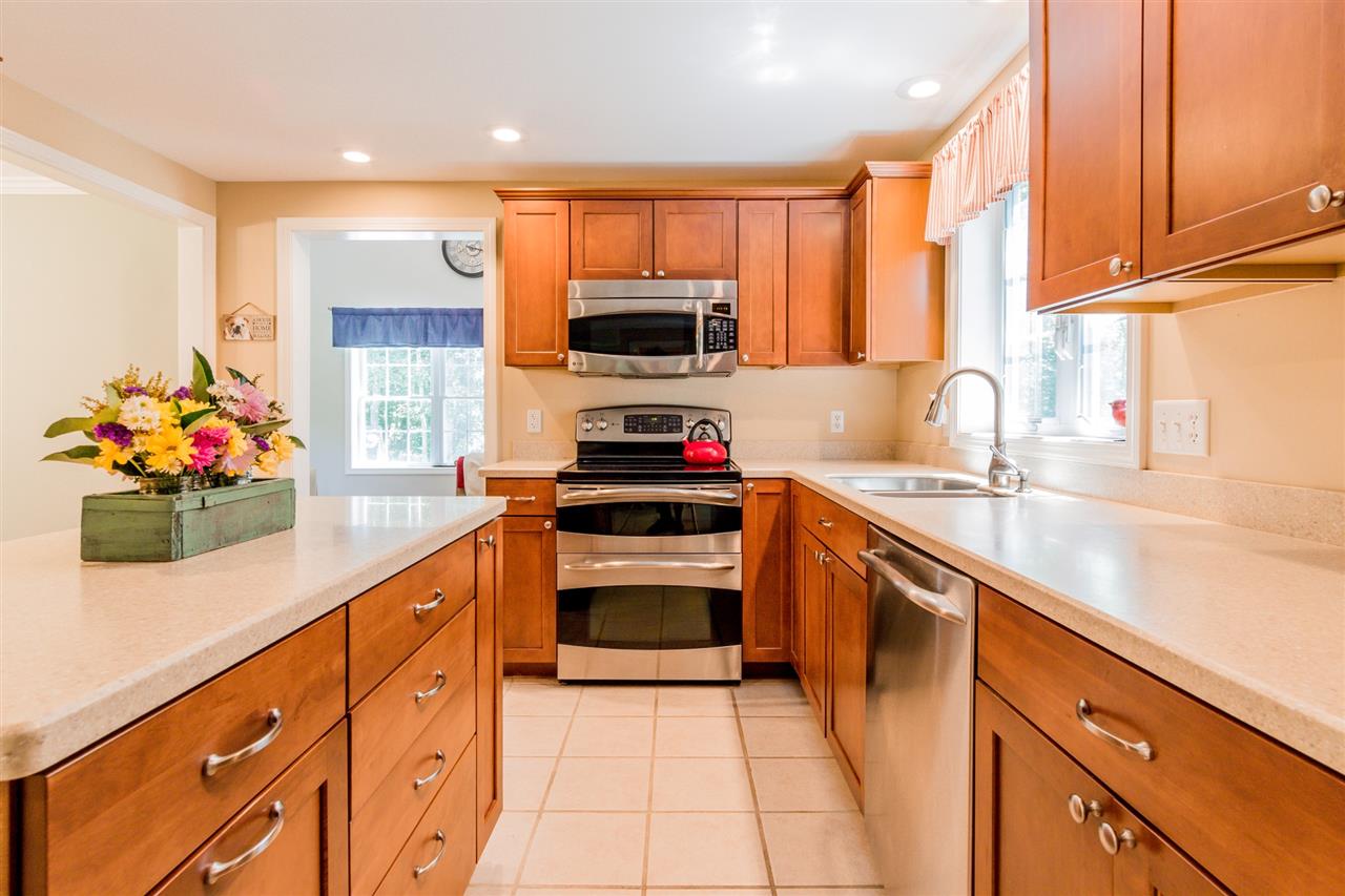 157 Ash Swamp Road Newmarket, NH 03857 - Photo 7 of 37