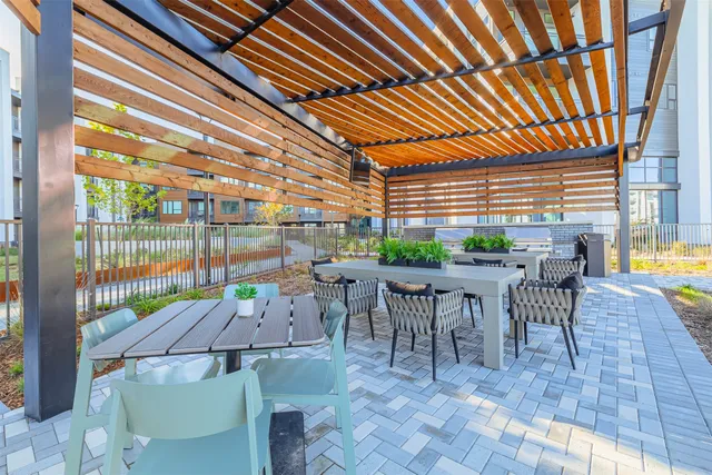 $1,525 | 10505 Deerwood Road, Unit 322, Houston, TX 77042