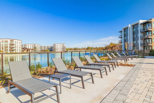 $1,525 | 10505 Deerwood Road, Unit 322, Houston, TX 77042