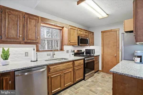 $400,000 | 247 Dogwood Drive, Mount Jackson, VA 22842