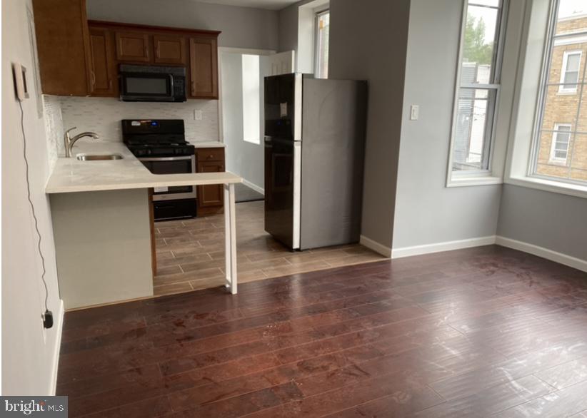 838 Corinthian Avenue, Unit 3 Philadelphia, PA 19130 - Photo 5 of 17 kitchen/family room