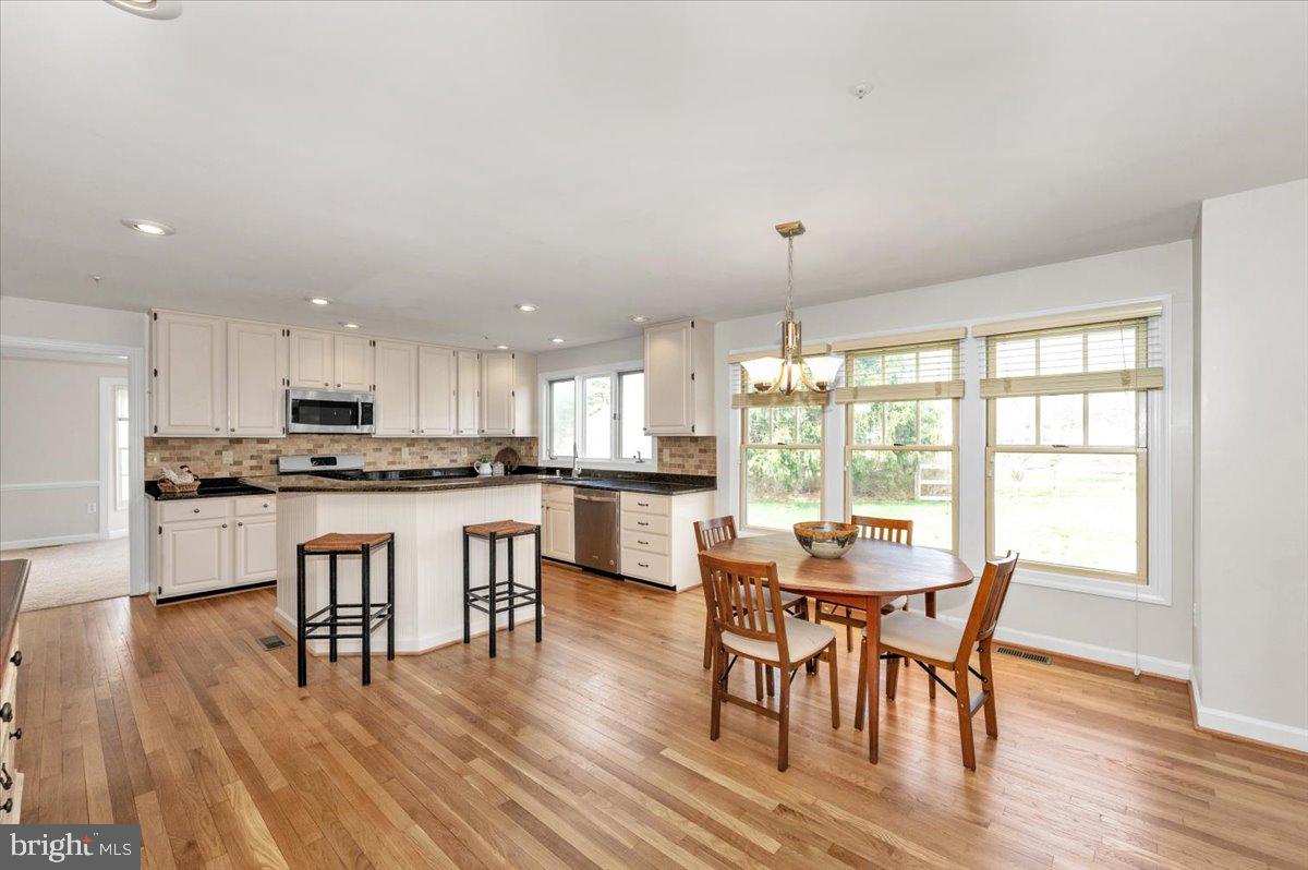 17900 Hickman Street Poolesville, MD 20837 - Photo 21 of 97 Breakfast Nook off Kitchen all OPEN to the FR