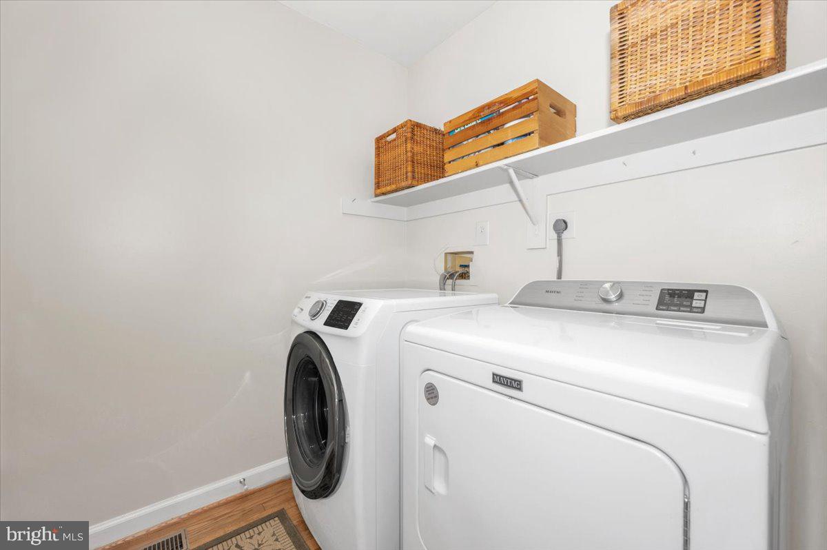 17900 Hickman Street Poolesville, MD 20837 - Photo 28 of 97 a utility room with dryer and washer