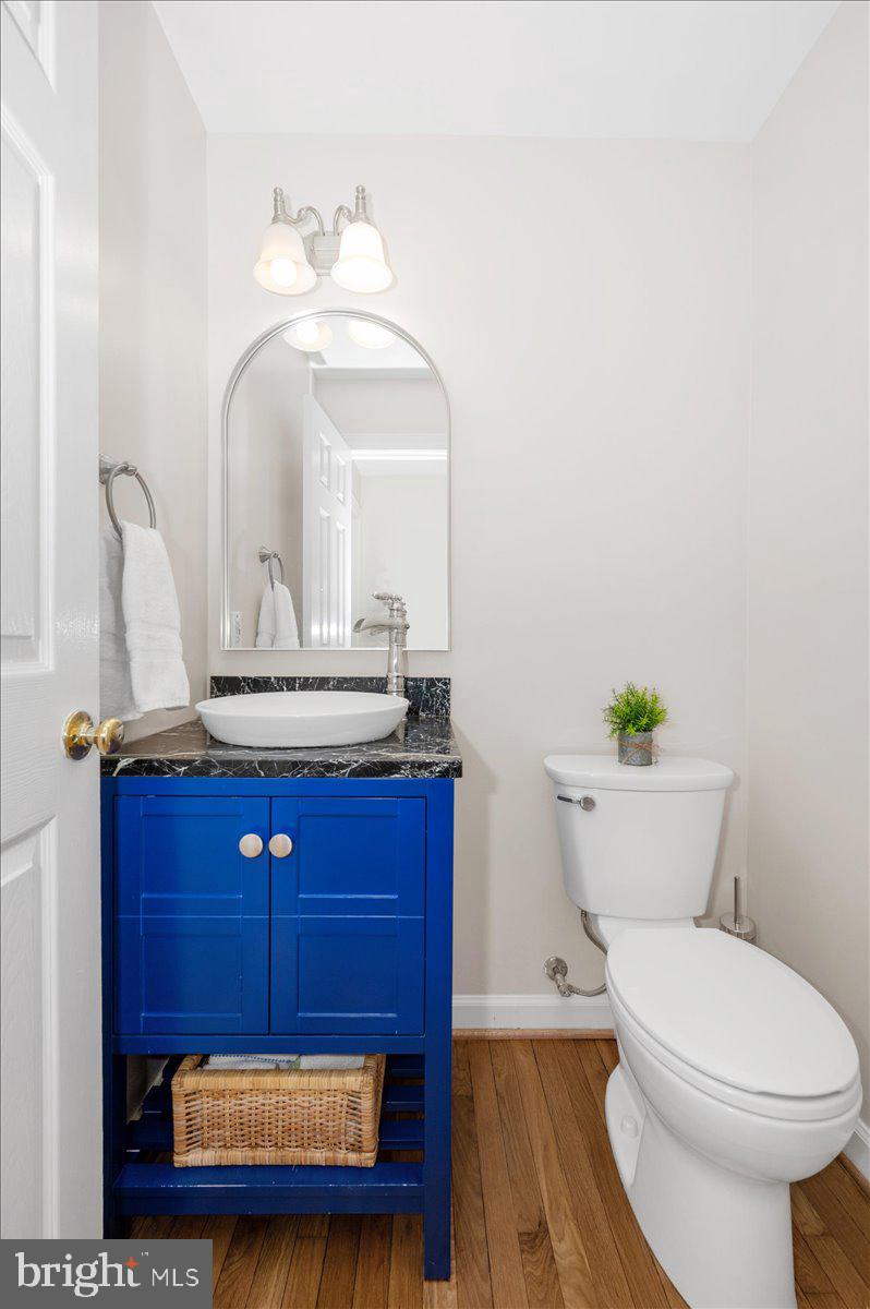 17900 Hickman Street Poolesville, MD 20837 - Photo 31 of 97 a bathroom with a toilet a sink and mirror