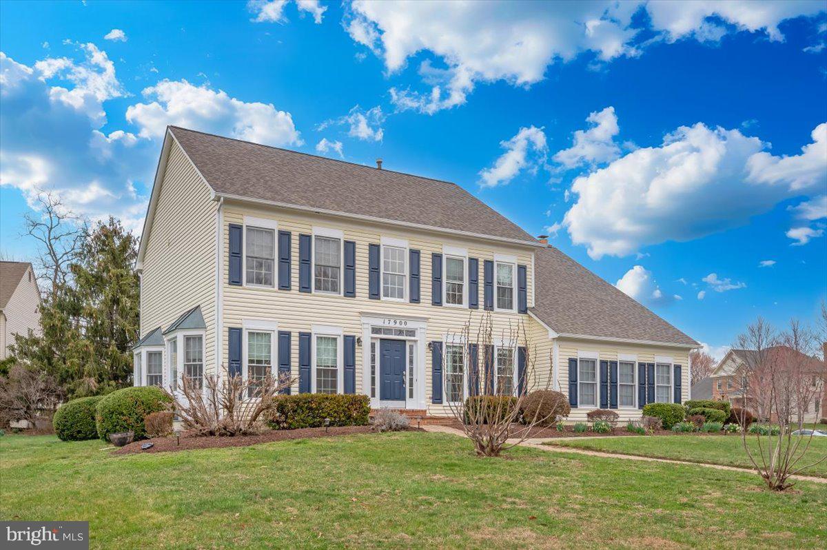 17900 Hickman Street Poolesville, MD 20837 - Photo 67 of 97 a front view of a house with garden