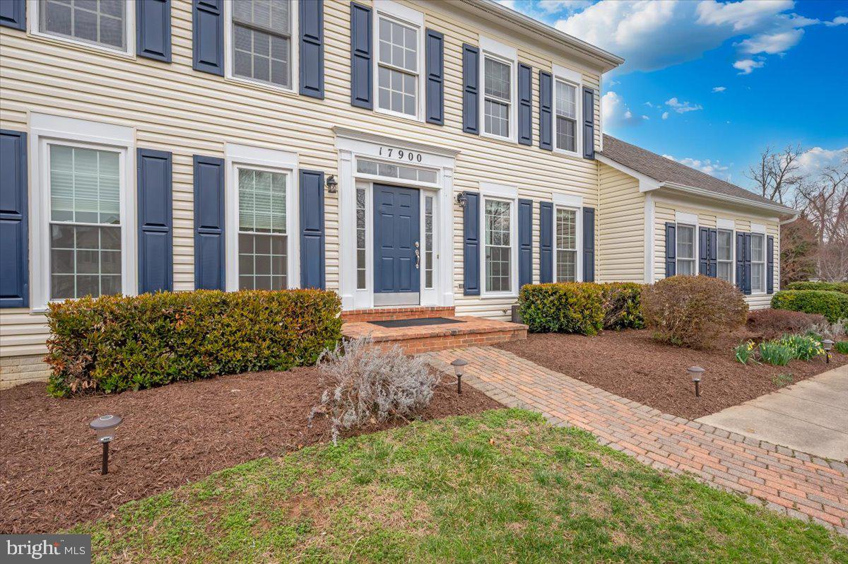 17900 Hickman Street Poolesville, MD 20837 - Photo 68 of 97 a front view of a house having yard