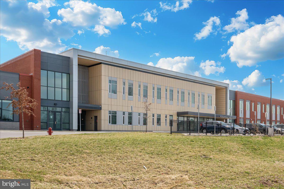 17900 Hickman Street Poolesville, MD 20837 - Photo 75 of 97 a large building with swimming pool in front of it