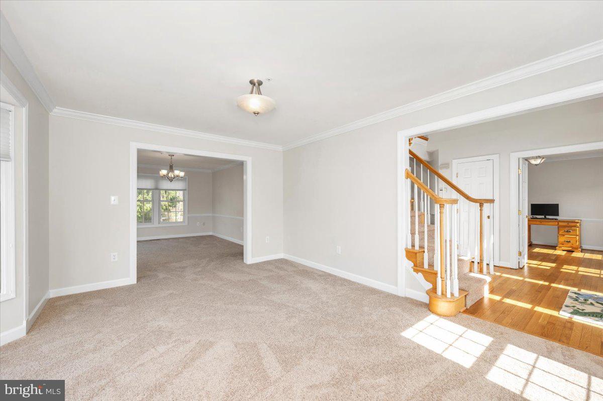 17900 Hickman Street Poolesville, MD 20837 - Photo 9 of 97 Looking into the DR from the LR