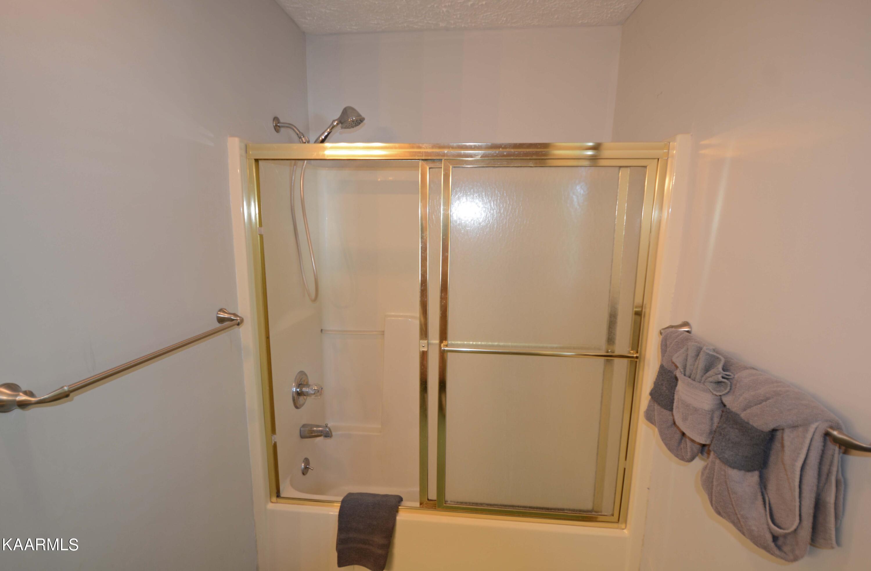 1708 Lake View Circle Sevierville, TN 37876 - Photo 22 of 33 2nd Bathroom 3