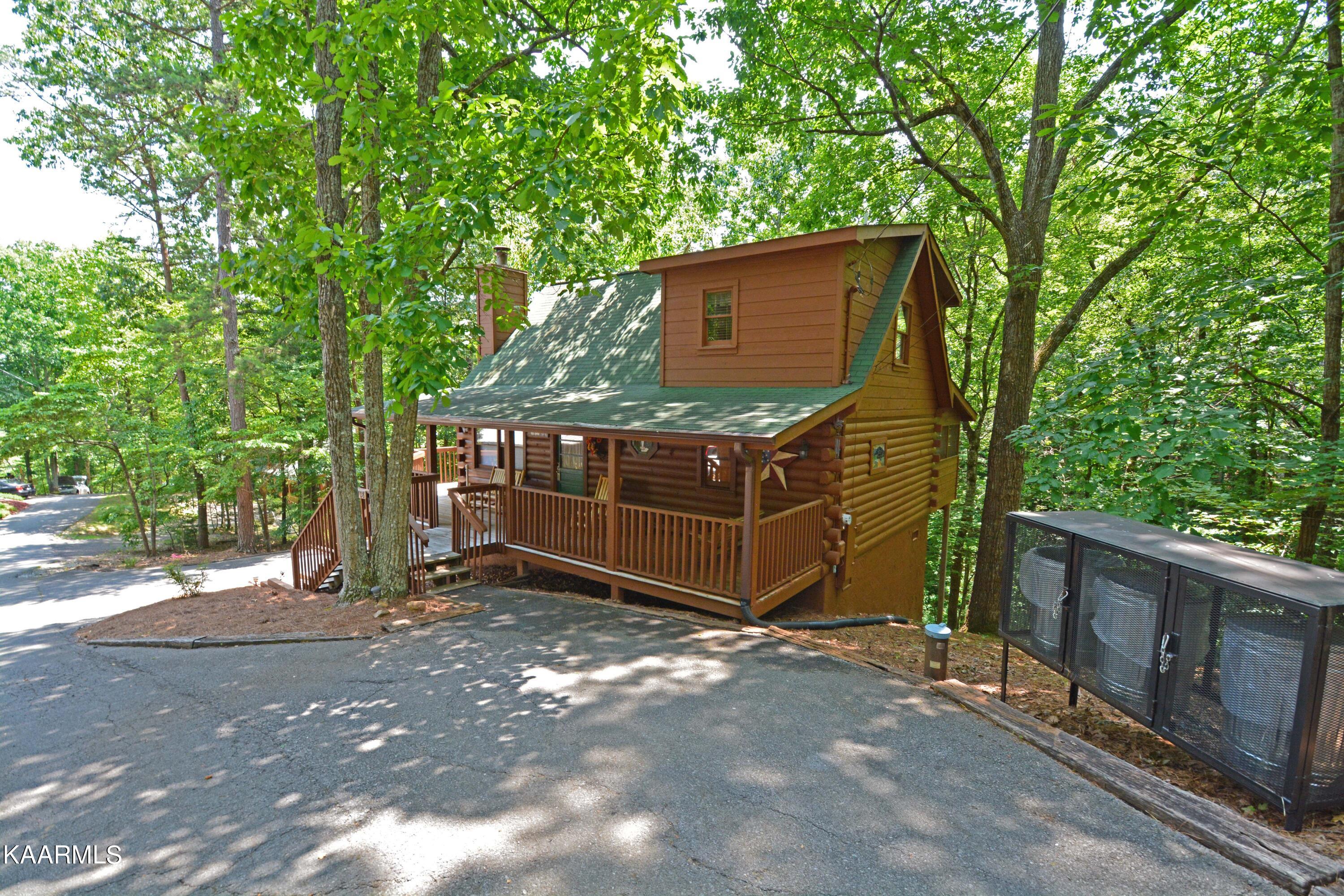 1708 Lake View Circle Sevierville, TN 37876 - Photo 28 of 33 Front 3