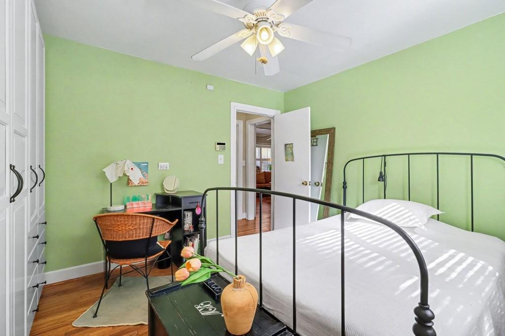 2477 North Decatur Road, Unit A1 Decatur, GA 30033 - Photo 21 of 29 a balcony with table and chairs