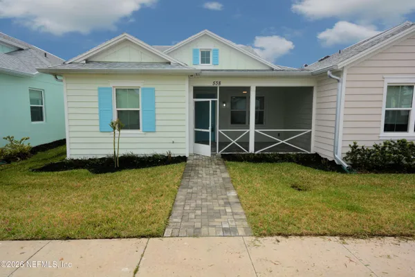 a view of a house with backyard