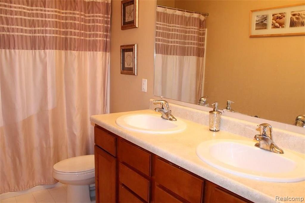 3511 Hogan Circle Rochester Hills, MI 48307 - Photo 29 of 43
