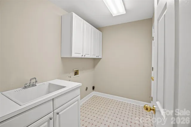 a view of empty room with ceiling fan