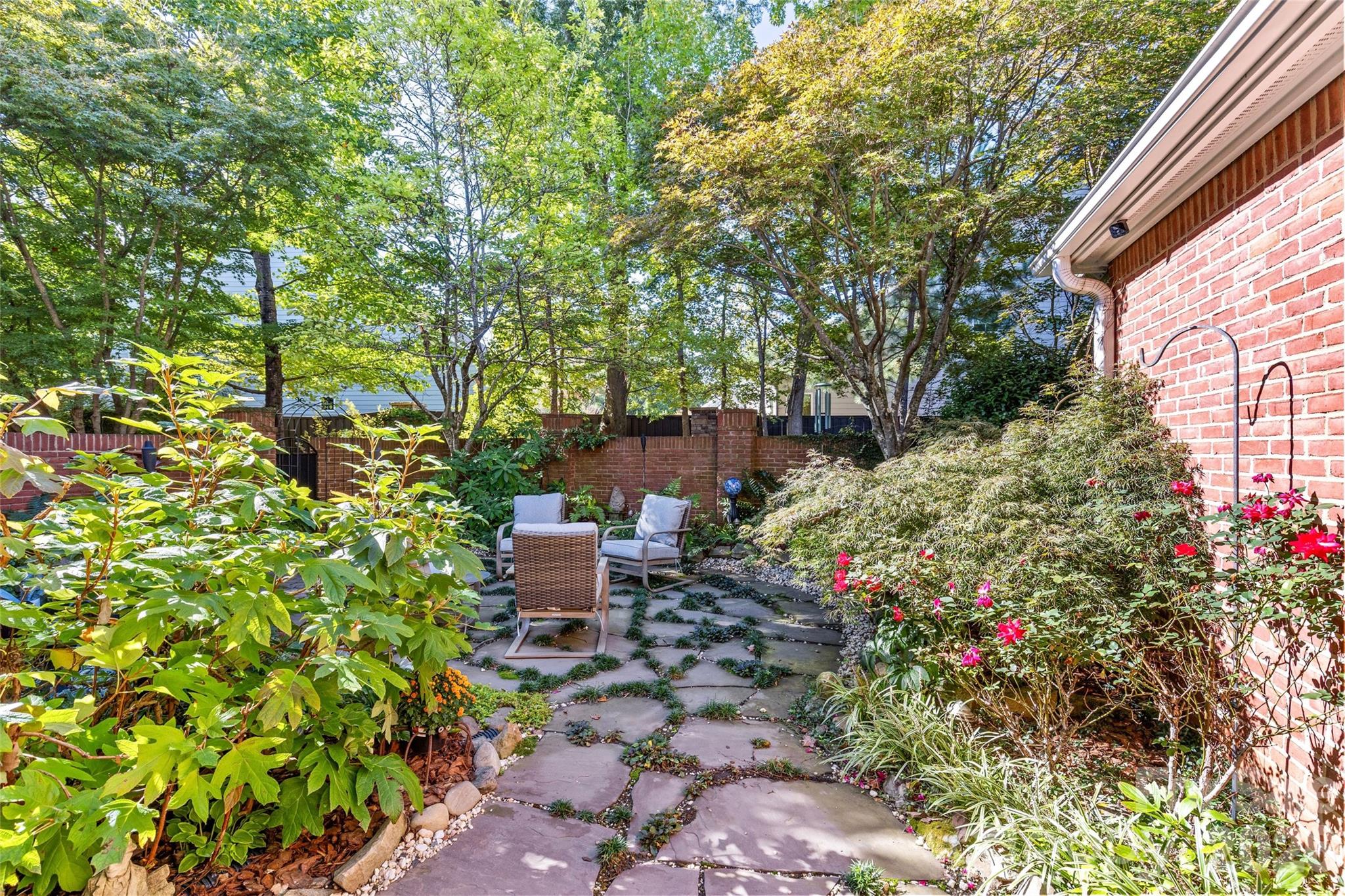 6029 Sharon Road Charlotte, NC 28210 - Photo 39 of 47 a backyard of a house with lots of green space and plants