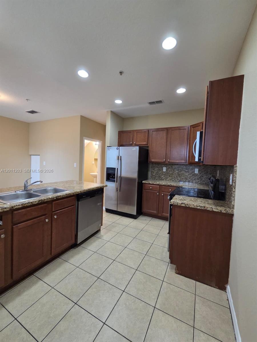 2851 Prospect Road, Unit 404 Tamarac, FL 33309 - Photo 4 of 15