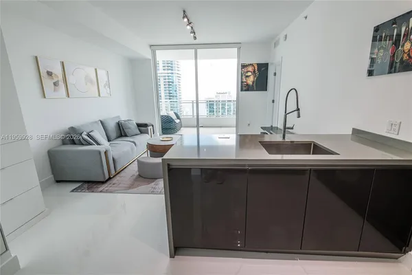$4,800 | 1080 Brickell Avenue, Unit 3904, Miami, FL 33131