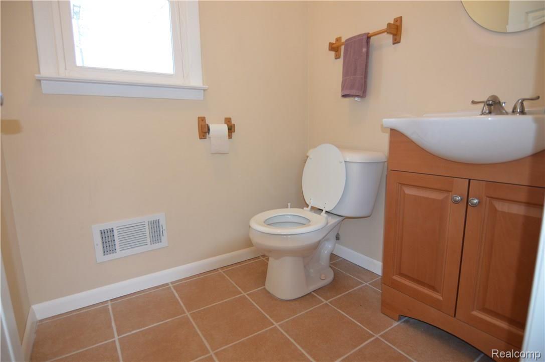 7795 Broadbridge Road Fair Haven, MI 48023 - Photo 12 of 16 DSC_4404 (1).JPG