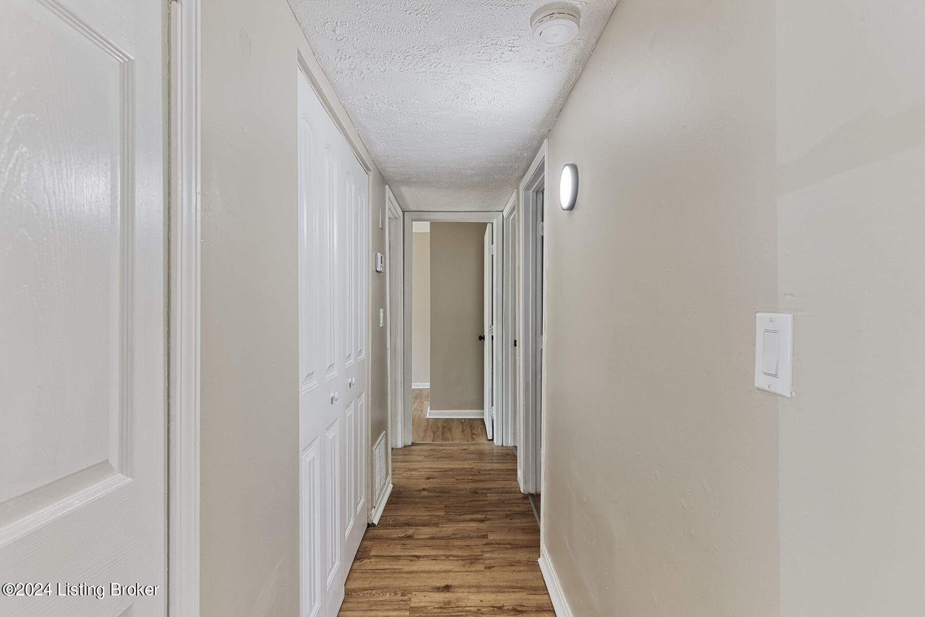4627 Frel Road Louisville, KY 40272 - Photo 14 of 29 photo_online_014