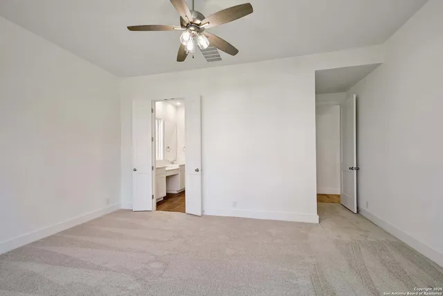 $599,990 | 125 Pin Oak, Castroville, TX 78009