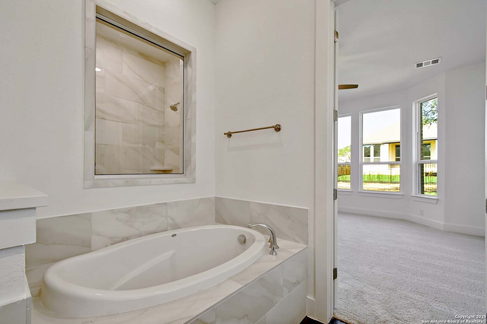 125 Pin Oak Castroville, TX 78009 - Photo 15 of 25