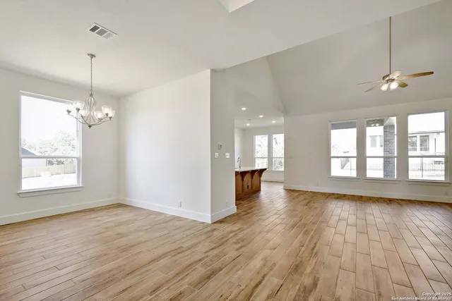 $599,990 | 125 Pin Oak, Castroville, TX 78009