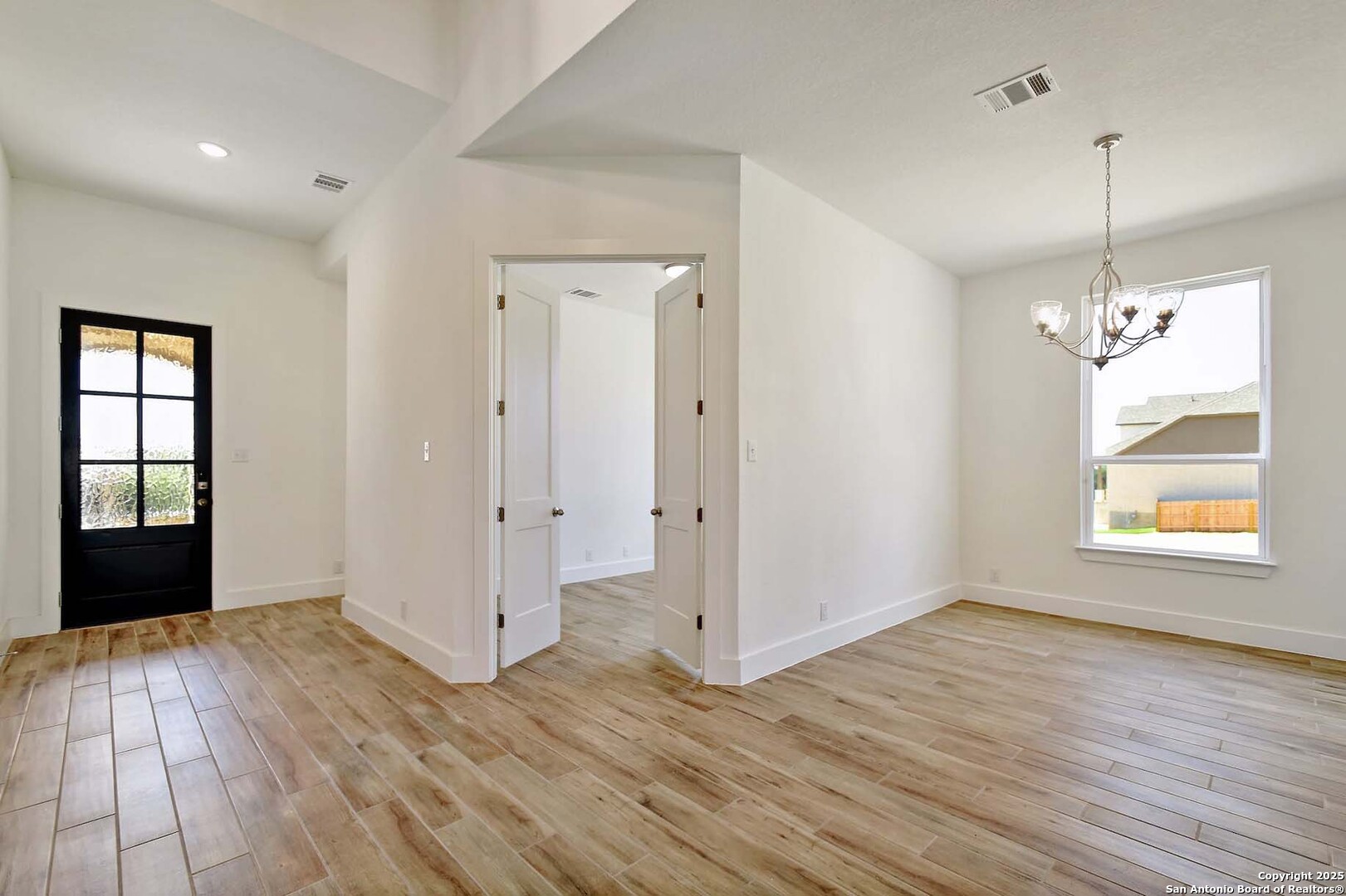 125 Pin Oak Castroville, TX 78009 - Photo 19 of 25