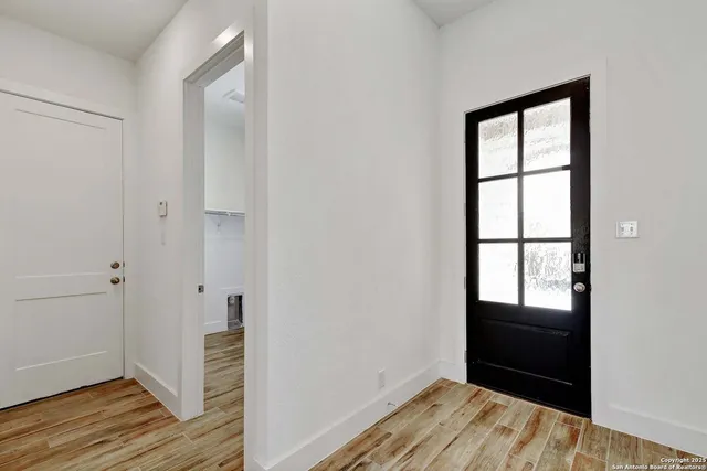 $599,990 | 125 Pin Oak, Castroville, TX 78009