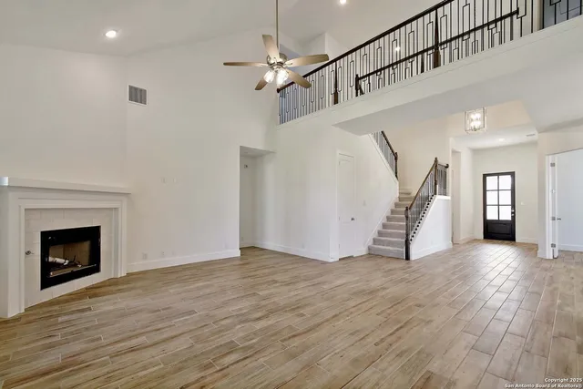 $599,990 | 125 Pin Oak, Castroville, TX 78009