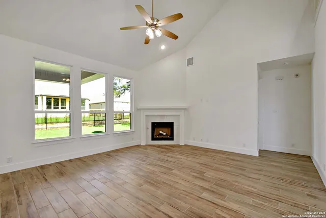 $599,990 | 125 Pin Oak, Castroville, TX 78009