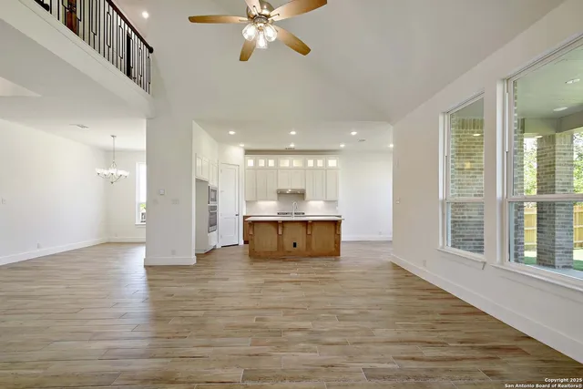 $599,990 | 125 Pin Oak, Castroville, TX 78009