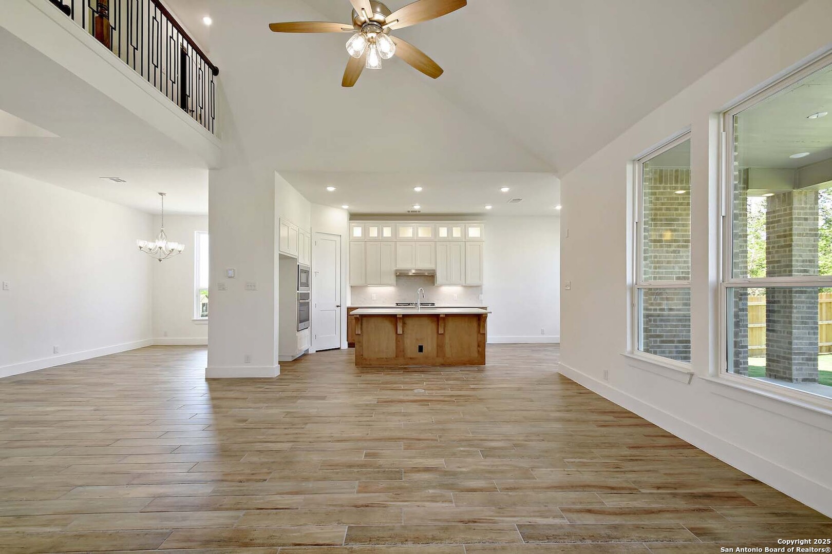 125 Pin Oak Castroville, TX 78009 - Photo 8 of 25