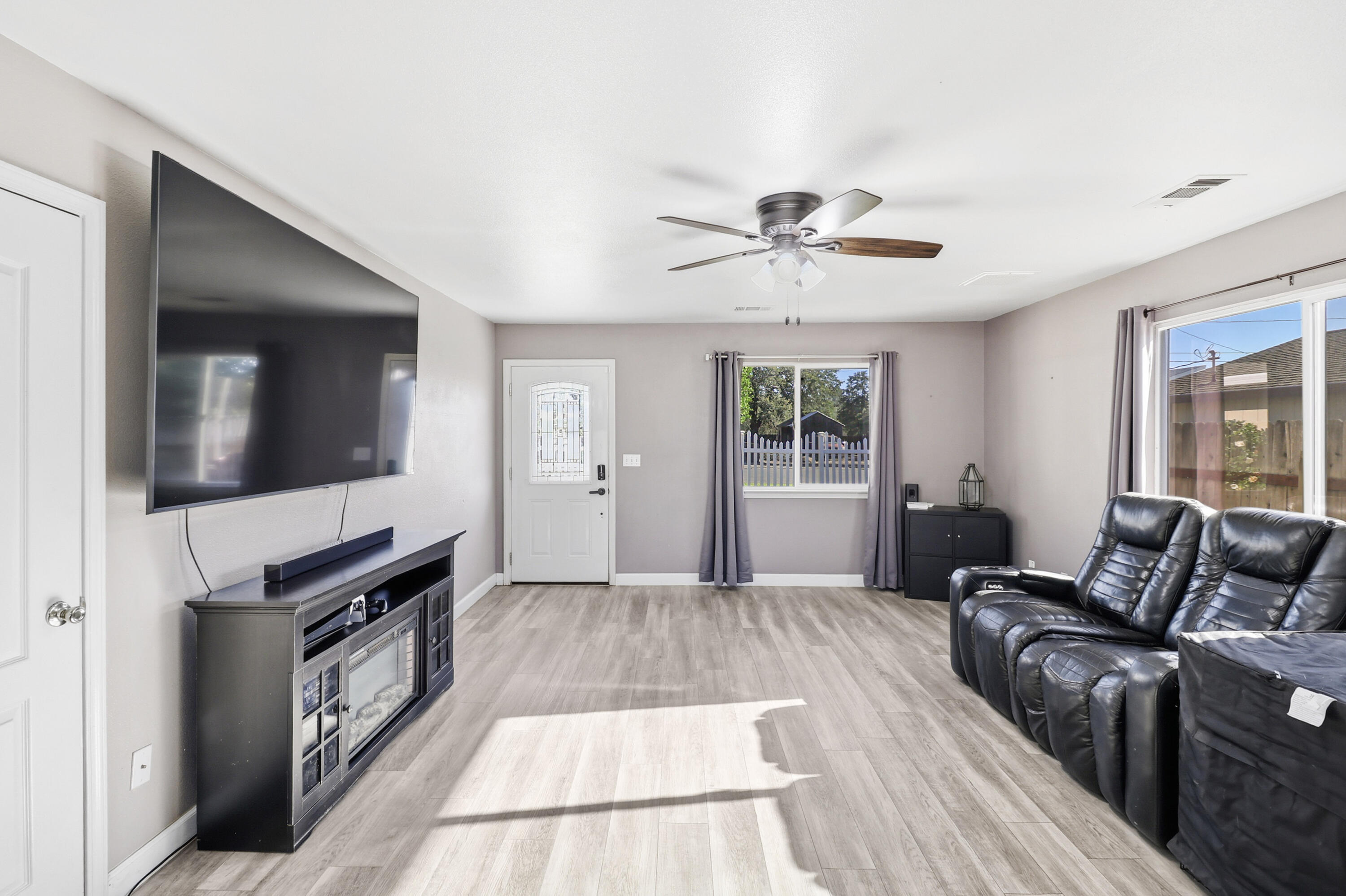 4143 St Patricks Avenue Redding, CA 96003 - Photo 6 of 38 6-003