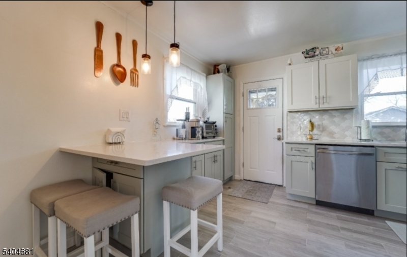 391 Ward Street Union, NJ 07083 - Photo 11 of 23